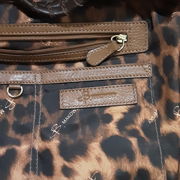 B. Makowsky Brown Leather Shoulder Bag. - Picture 12 of 15